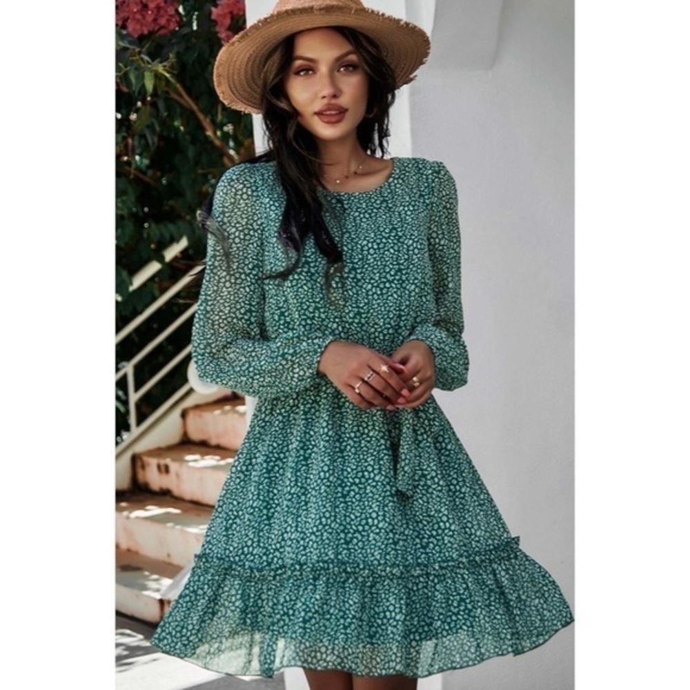 Boutique Cute floral print long sleeve mini dress| size medium